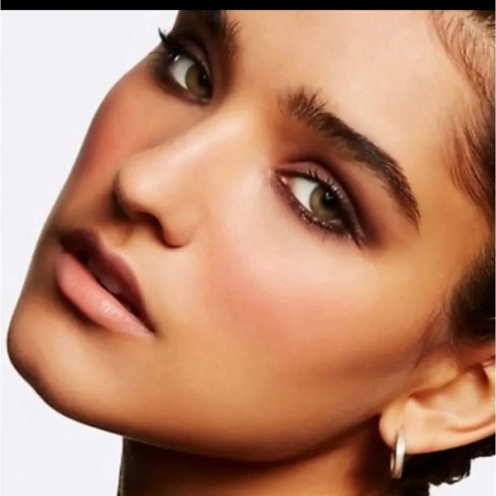 MAC Go Play Bouncy Blush in Cheer Up - Soft Pale Peachy Pink